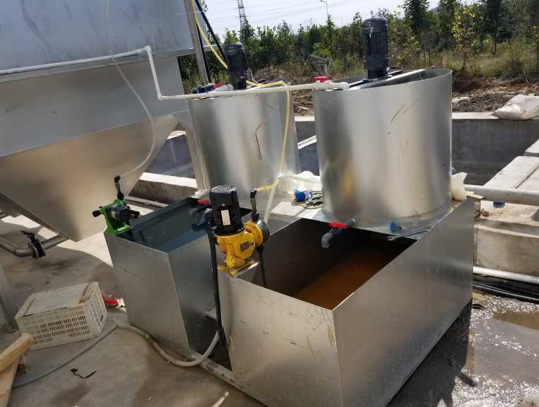 全自動加藥裝置設(shè)備用途，全自動智能加藥裝置價格，加藥裝置詳細(xì)介紹