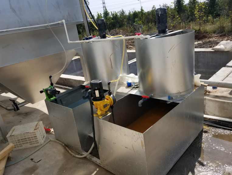 全自動(dòng)加藥裝置設(shè)備用途，全自動(dòng)智能加藥裝置價(jià)格，加藥裝置詳細(xì)介紹03