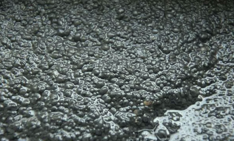 怎么處理溶氣氣浮機產(chǎn)生的污泥？